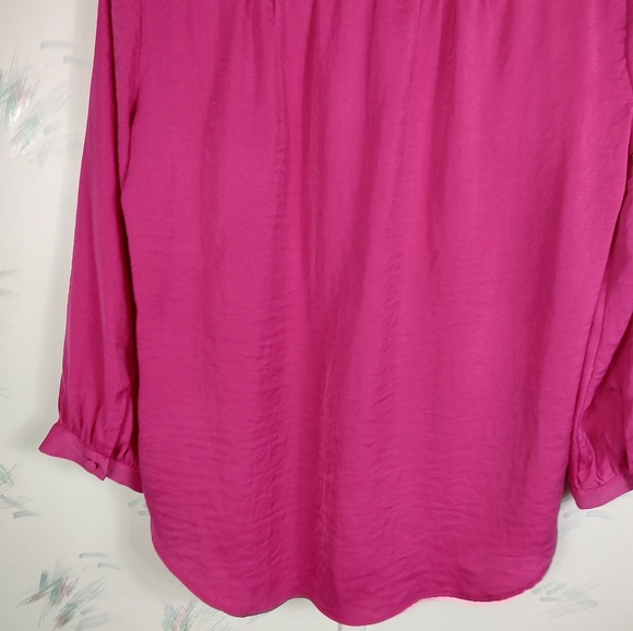 Vince Camuto Pink V-neck Blouse NWT - Picture 10 of 11